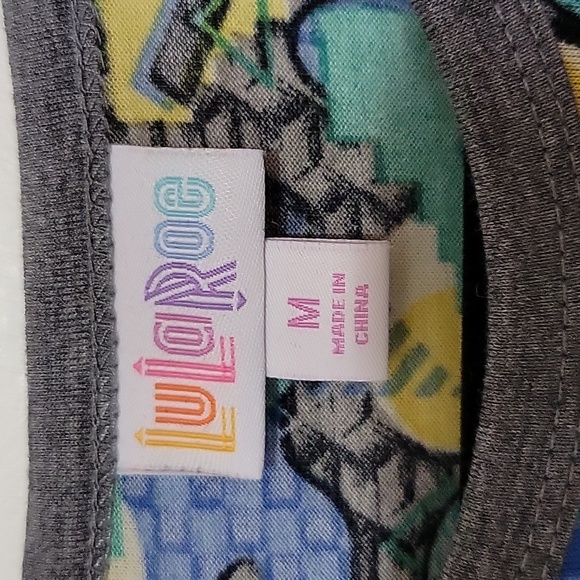 Lularoe Randy Top. Size medium. Fun retro pattern. - Picture 2 of 2